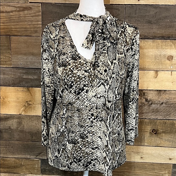 Kathy Ireland Black and White Snake Print Blouse - Picture 1 of 15